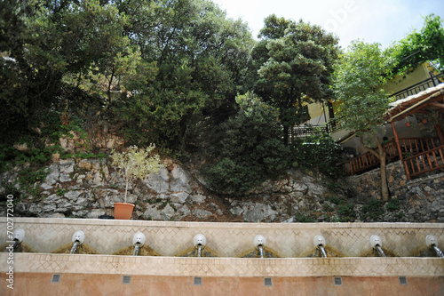 La fontaine v  nitienne de Spili en Cr  te