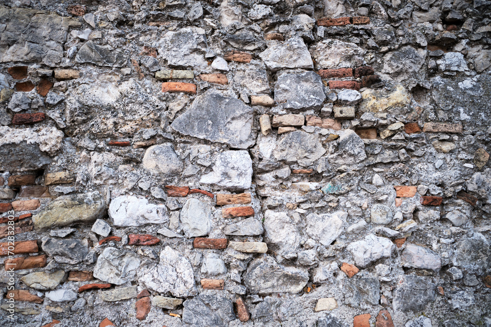 Obraz premium Background of the wall of the ancient fortress made of stone and brick