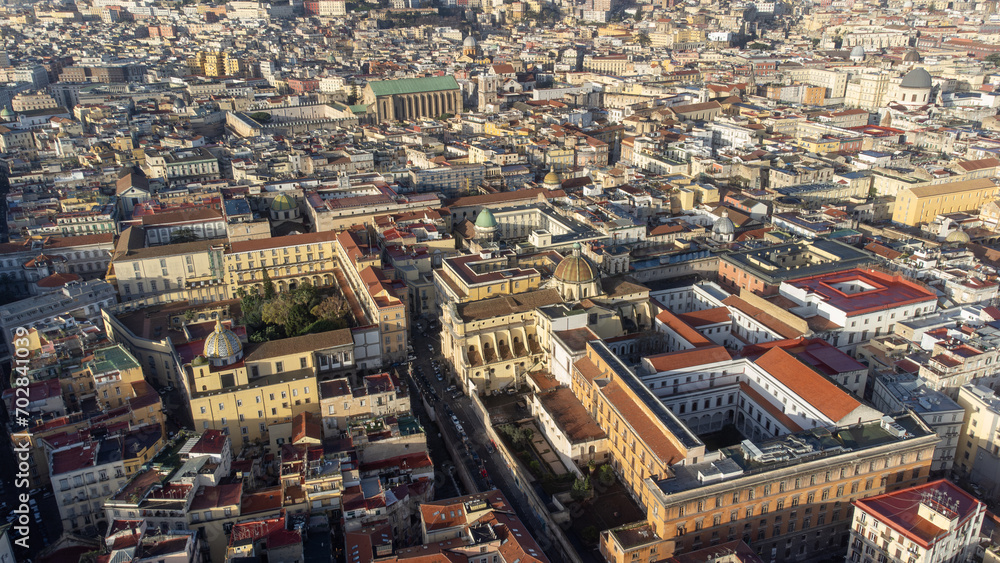 fotografia aerea col drone della città di napoli