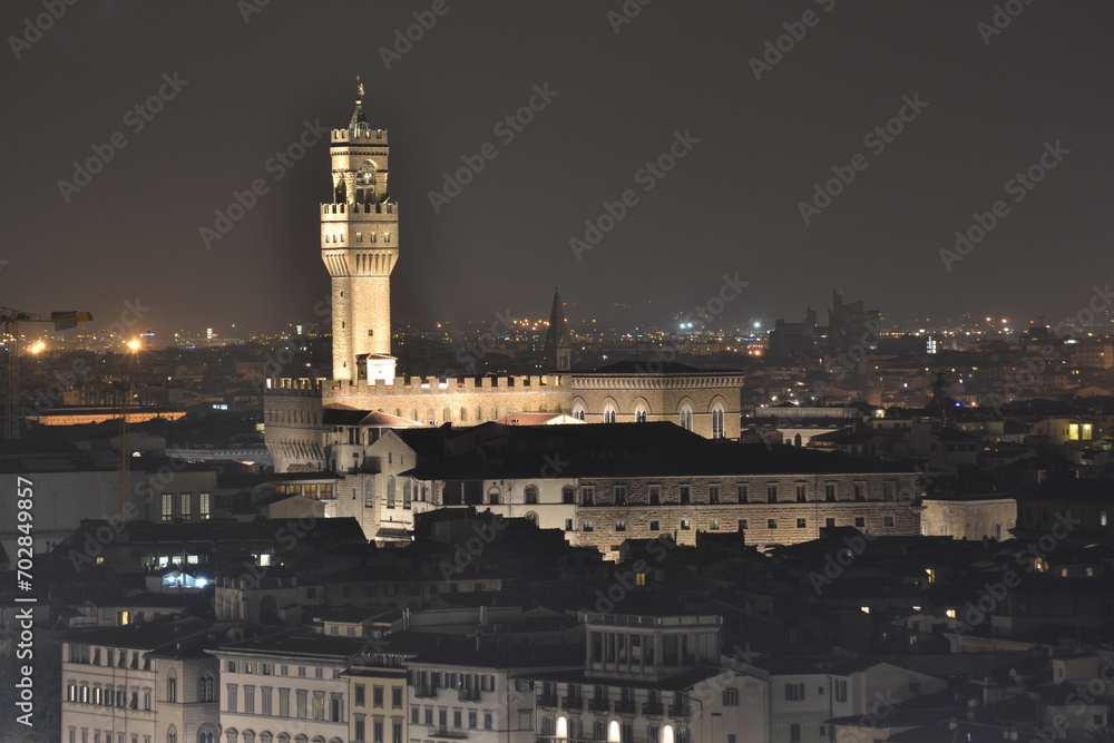 Vista nocturna del palacio Vecchio de Florencia