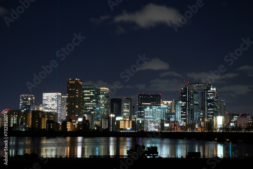 川越しに見える大阪の夜景 © Tokuyiro
