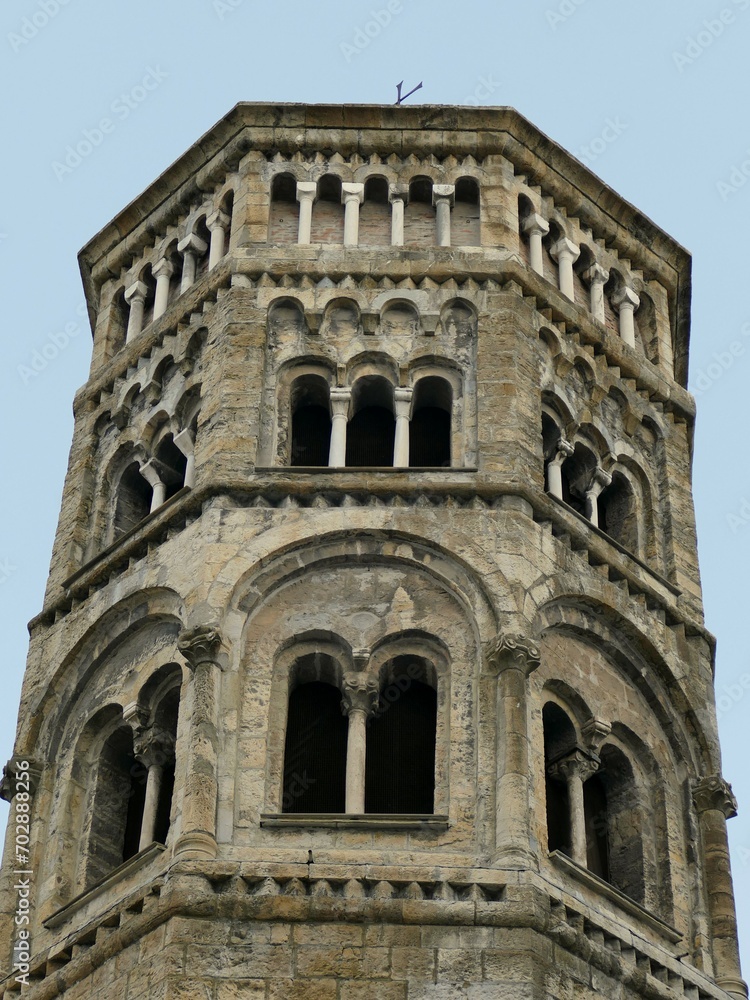 Le clocher de l’église Saint-Donat de Gênes