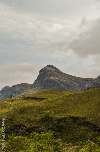 Fototapeta Naklejka Na Ścianę i Meble -  Mountains in the state of Minas Gerais in Brazil. This region is inland and is called Lapinha da Serra and is part of the mountain range called Espinhaco. This mountain range is made up of high peaks,