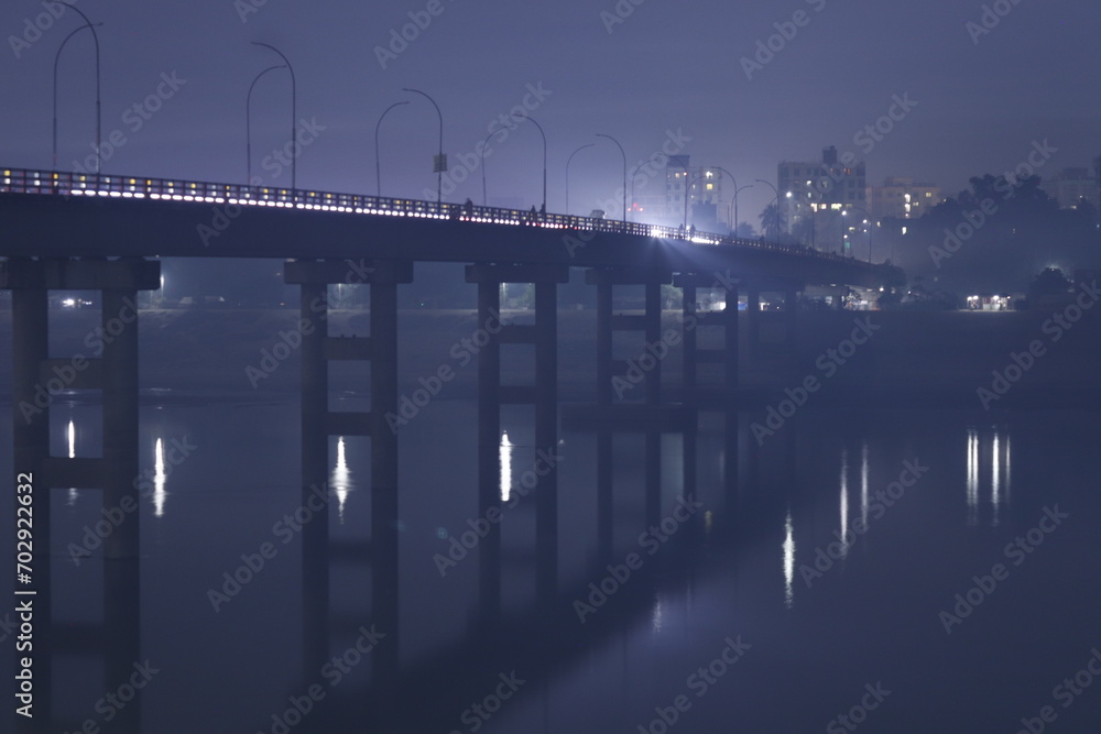 Naklejka premium bridge at night