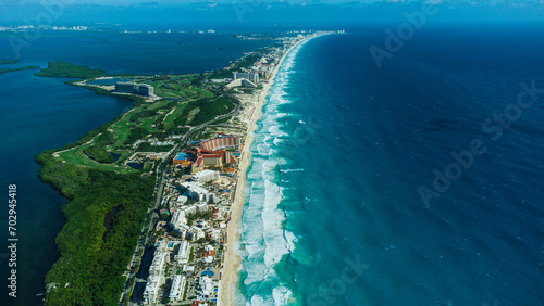 Obraz na plátně aerial view of the hotels and resorts in cancun beach mexico