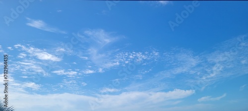 Foto blue sky with clouds