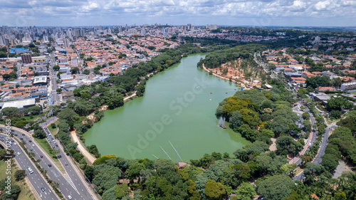 Aerial view of Taquaral park in Campinas, São Paulo. In the background, the neighborhood of Cambui. © Pedro