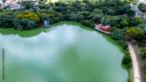 Aerial view of Taquaral park in Campinas, São Paulo. In the background, the neighborhood of Cambui. © Pedro
