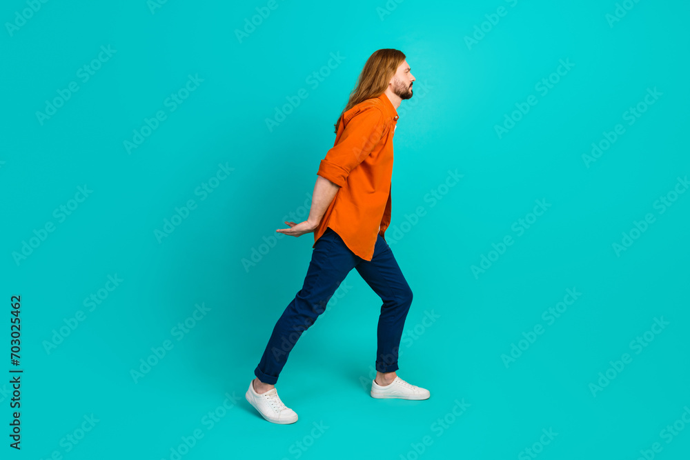 Full body photo of funny blond hair man carry empty space carry empty space objects walking to delivery isolated on blue color background Full body photo of funny blond hair man carry empty space carry empty space objects walking to delivery isolated on blue color background