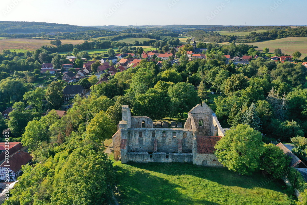 Ruine der Stiftskirche Walbeckin Oebisfelde-Weferlingen im Landkreis Börde, Luftaufnahme