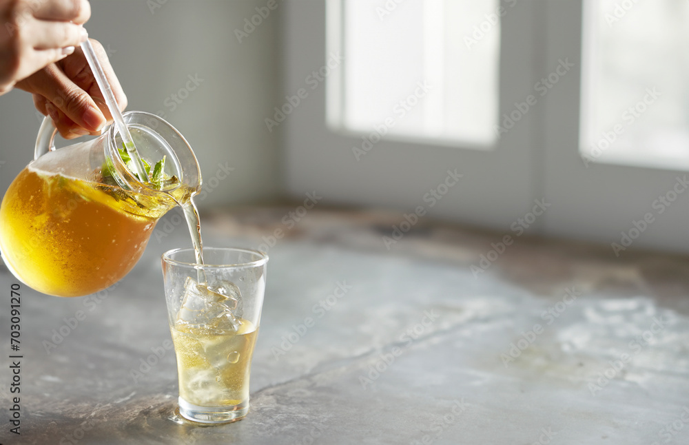 Fototapeta premium tea with lemon and mint