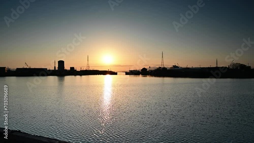 美しい夕焼け空を背景に港風景(観光スポット)
Port scenery with a beautiful sunset sky in the background (tourist spot)
日本(冬)2023年
Japan (Winter) 2023
九州・福岡県大牟田市
Omuta City, Fukuoka Prefecture, Kyushu
(三池港)
(Miike Port) photo