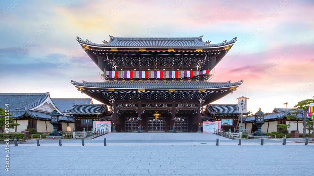 Higashi Honganji temple situated at the center of Kyoto, one of two dominant sub-sects of Shin Buddhism in Japan and abroad - obrazy, fototapety, plakaty 