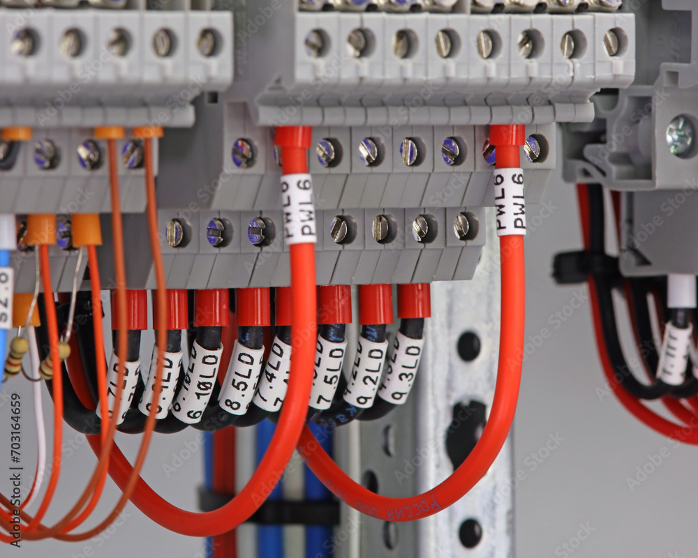 Electrical passthrough terminals for connecting copper mounting wires