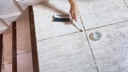 DIY - Cleaning old tile grout