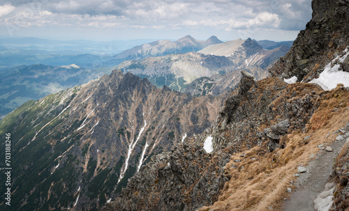 Znakowany szlak na Mięguszowiecką Przełęcz pod Chłopkiem w Tatrach Wysokich.