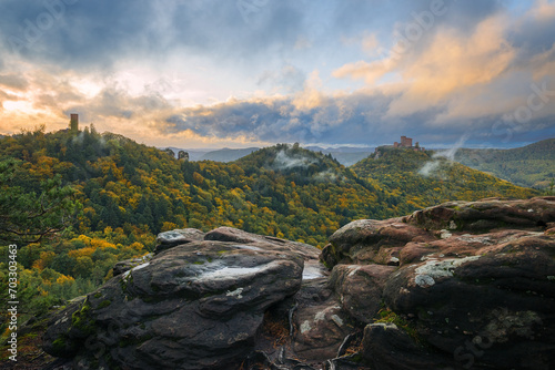 Abendstimmung auf Anebos und Burg Trifels