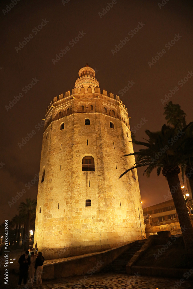 Fototapeta premium sevilla torre del oro vista de noche 4M0A5197-as24