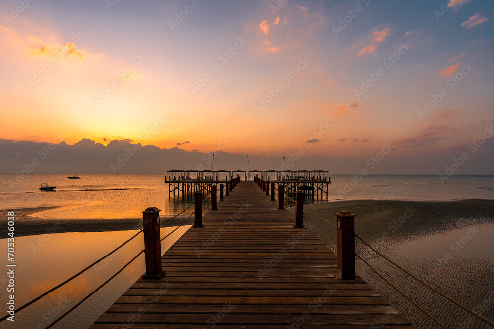 Fototapeta premium Sunrise at the pier