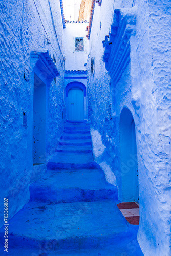 モロッコの青い街シェフシャウエンの路地裏 © 739photography