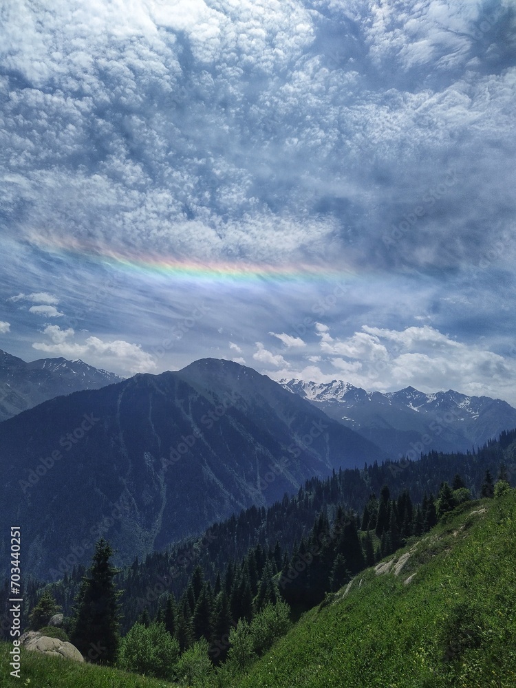 Obraz premium Rainbow over the mountains