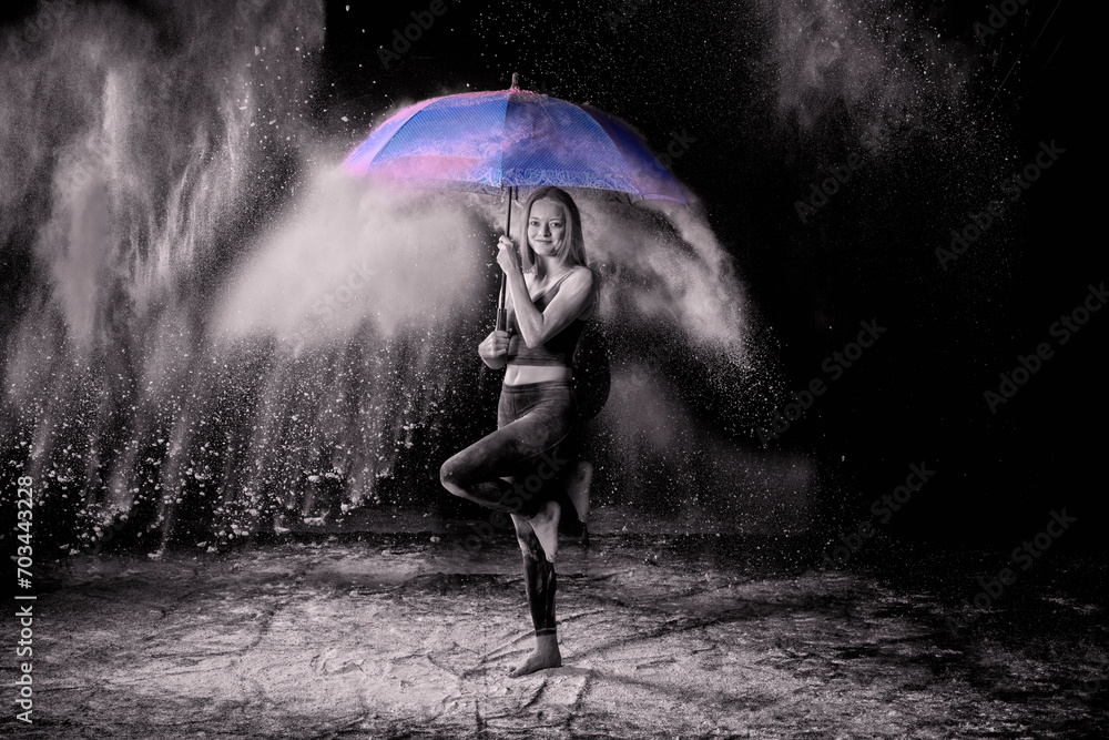 Obraz premium Reagan modeling with white flour thrown on the set