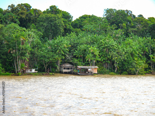 Ribeirinhos no rio Amazonas