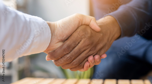 Valokuva close up investor businessman handshake with partner or vendor after the complet