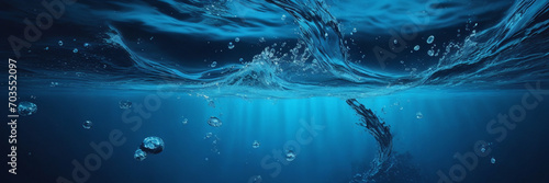 Transparentes, klares Wasser im Pool. Unterwasserfoto des Regulierungsbeckens. Hintergrund des blauen Wasserbeckenbodens. Sommerthema. photo
