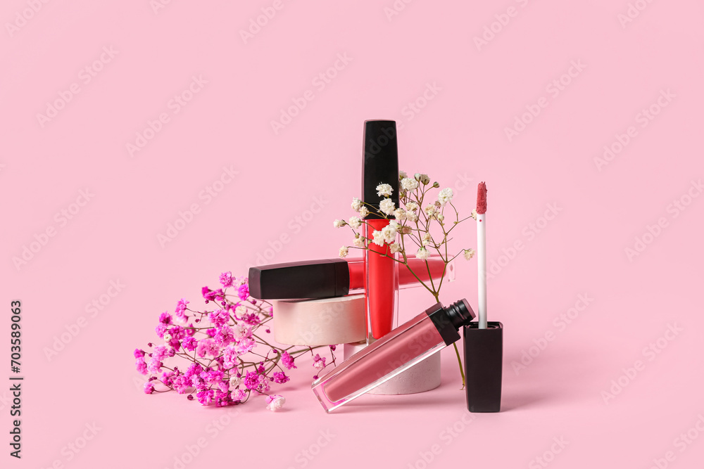 Decorative plaster podium, lip gloss and gypsophila flowers on pink background - obrazy, fototapety, plakaty 