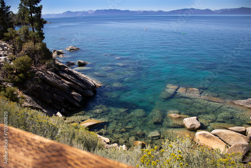Konstfotografi PACIFICO PAISAJE A LA ORILLA DEL LAGO CRISTALINO Y AZUL