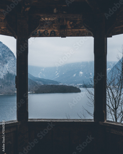 オーストリア　ハルシュタット　湖畔の町の風景 © Kazuki