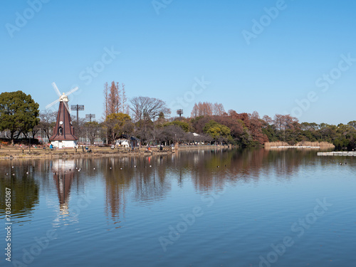 冬の青空と浮間公園の風景 東京都板橋区