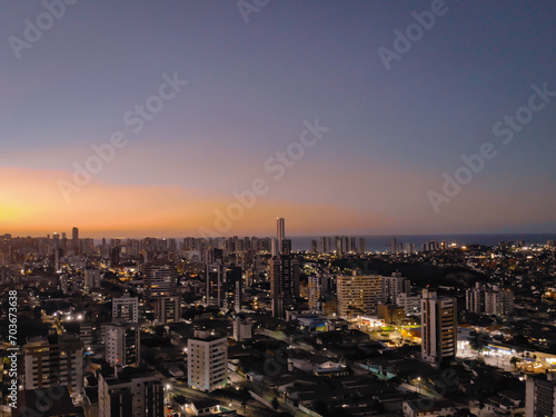 Crepúsculo e pôr-do-sol em Fortaleza no Papicu no Ceará Nordeste do Brasil