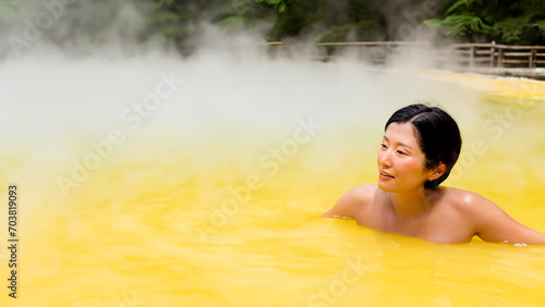 黄金色の温泉