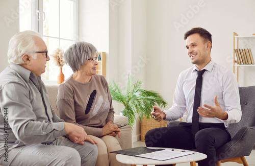 фотографія Senior pair and young consultant talking, giving expert advice, help, elder cons