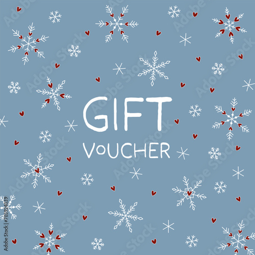 Gift Voucher - Schriftzug in englischer Sprache - Geschenkgutschein. Quadratische Gutscheinkarte mit Schneekristallen und Herzen auf himmelblauem Hintergrund.