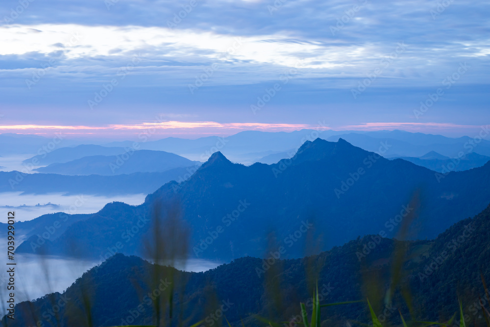 Fototapeta premium Sunrise and Mist mountain