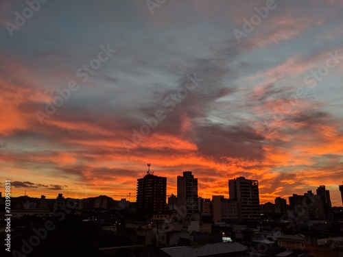 Ciudad al atardecer