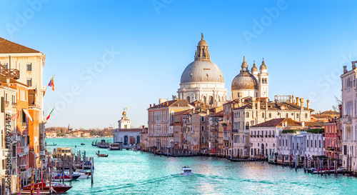 Foto Beautiful view of Grand Canal and Basilica Santa Maria della Salute in Venice, Italy