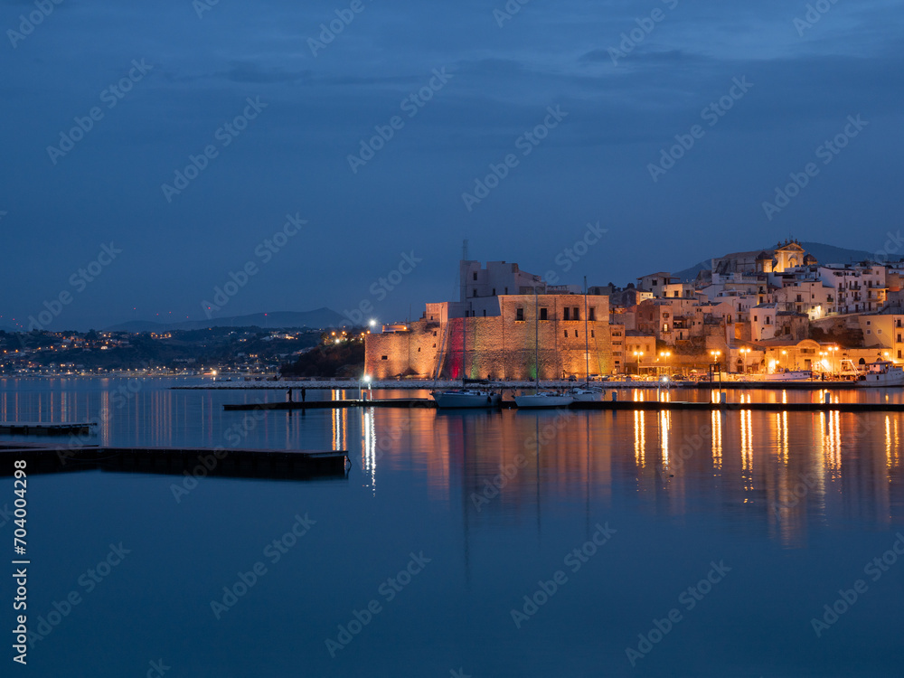 Il porto di Castellammare del Golfo visto al tramonto.