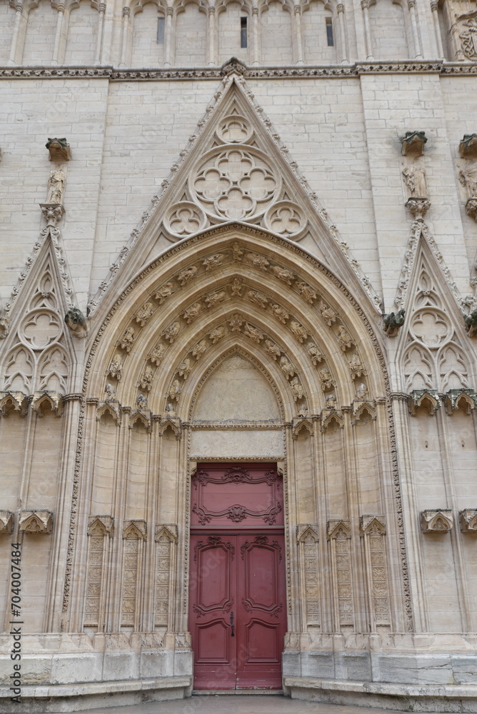 Portail gothique de la cathédrale Saint-Jean dans le vieux Lyon. France