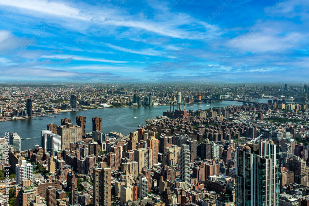 Panoramic photo of the New York skyline, with the Manhattan river in the background, this is a typical background of the Big Apple.