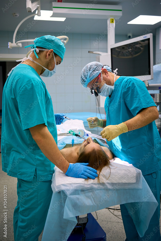 Plastic surgeons work in the operating room Plastic surgeons work in the operating room