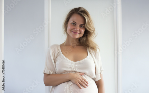  retrato feliz da mulher gravida com barriga bonita,