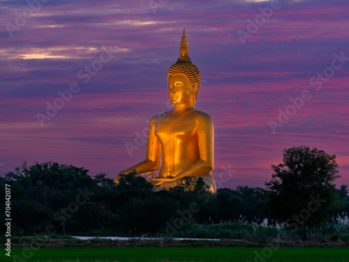 buddha statue © Niyada