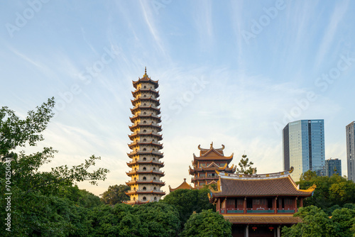 Obraz na płótnie Temple Pagodas and Urban Scenery, Fuzhou, China w salonie