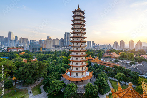 Obraz na płótnie Temple Pagodas and Urban Scenery, Fuzhou, China w salonie