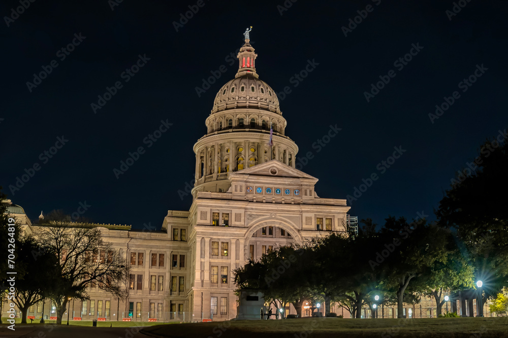 Obraz premium capitol building at night