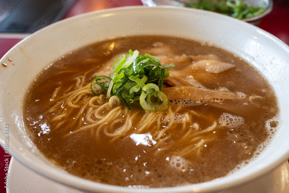 日本の岡山県岡山市のとても美味しい豚骨醤油ラーメン 日本の岡山県岡山市のとても美味しい豚骨醤油ラーメン